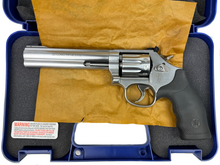 Laden Sie das Bild in den Galerie-Viewer, Smith &amp; Wesson 617 Kal .22 lr (10-schüssig)