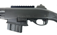 Laden Sie das Bild in den Galerie-Viewer, Vorderschaftsrepetierer Remington 7615 Police Kal. 223 Rem. -- Kat. C frei ab 18 --