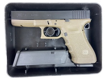 Laden Sie das Bild in den Galerie-Viewer, Seltene, frühe Ausführung Glock 17 Gen.1 auf Gen. 3 Griffstück