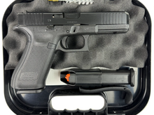 Laden Sie das Bild in den Galerie-Viewer, Fast neue Glock 17 Gen 5 FS
