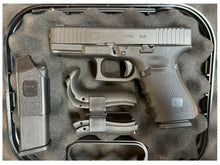 Laden Sie das Bild in den Galerie-Viewer, Neuwertige Glock 19 Gen. 4 FS Plus Kal. 9mm Luger