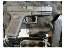 Laden Sie das Bild in den Galerie-Viewer, Neuwertige Glock 19 Gen. 4 FS Plus Kal. 9mm Luger