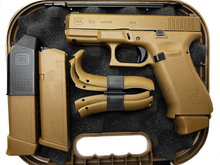 Laden Sie das Bild in den Galerie-Viewer, neuwertige Glock 19 X Kal. 9x19mm