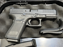 Laden Sie das Bild in den Galerie-Viewer, Fast neue Glock 44 FS Kal. 22 lr