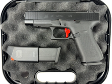Laden Sie das Bild in den Galerie-Viewer, Neuwertige Glock 48 MOS FS Kal. 9mm Luger