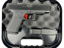 Laden Sie das Bild in den Galerie-Viewer, Neuwertige Glock 48 MOS FS Kal. 9mm Luger