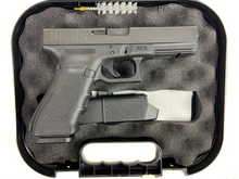 Laden Sie das Bild in den Galerie-Viewer, Glock 17 Gen. 4 Kal. 9mm Luger