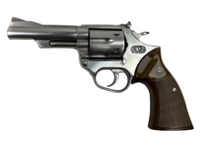 Laden Sie das Bild in den Galerie-Viewer, Astra Stainless Revolver 4'' Kal. .357 Mag.